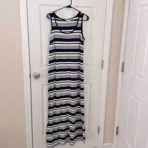 Maternity maxi dress